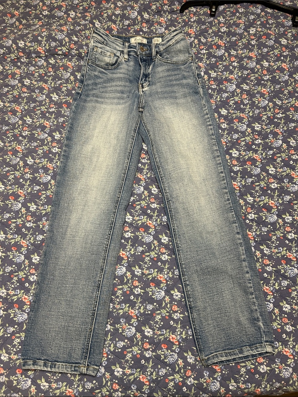 KanCan Women's Cropped Straight Leg Jeans
